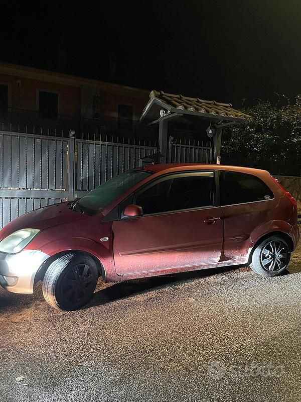 Usata Ford Fiesta 2007 Rosso Utilitaria