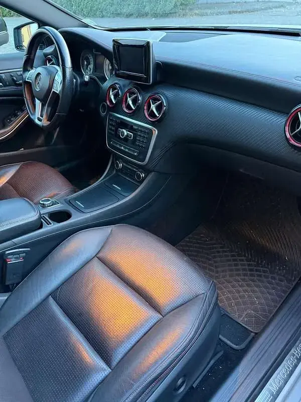 Usata Mercedes A250 Premium 211 CV (155 kW) 2013 Grigio Utilitaria