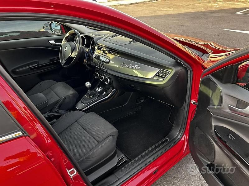 Usata Alfa Romeo Giulietta 170 CV (125 kW) 2011 Rosso Utilitaria