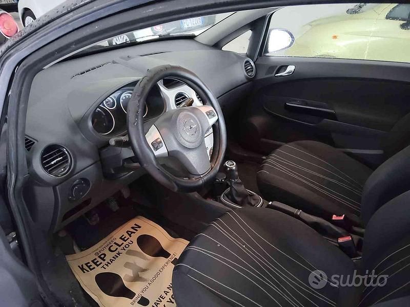 Usado Opel Corsa Club 75 HP (55 kW) 2009 Preto Citadino