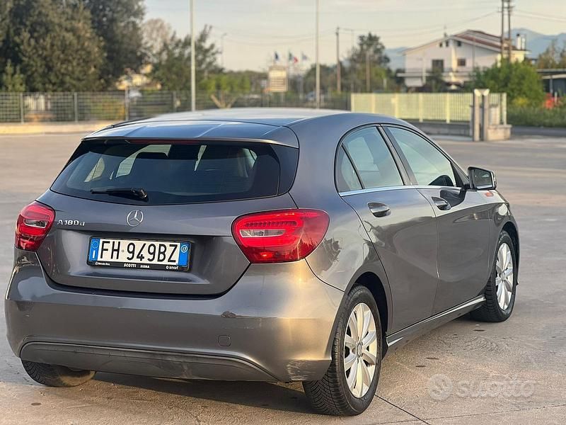 Usata Mercedes A180 Premium 109 CV (80 kW) 2017 Grigio Berlina