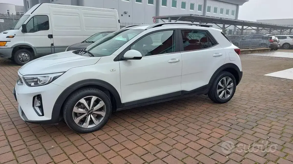 Usata Kia Stonic Style 84 CV (61 kW) 2021 Bianco SUV