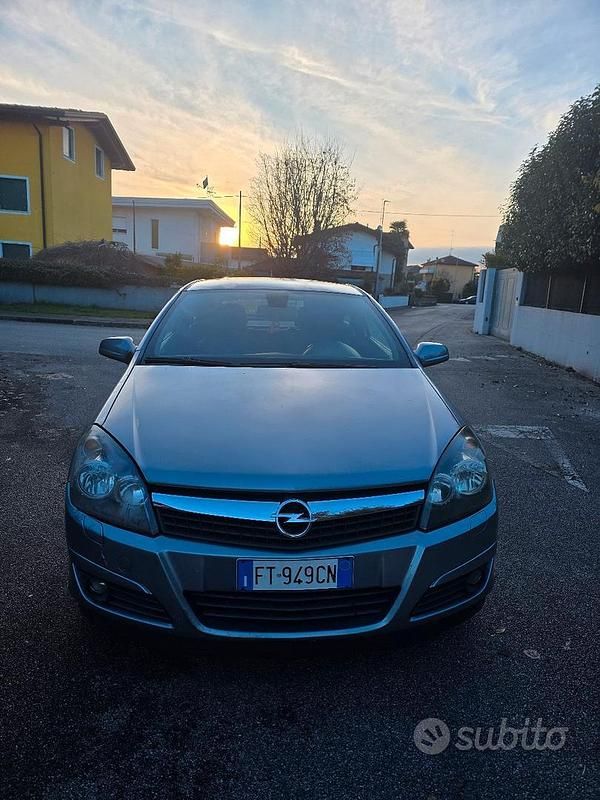 Usata Opel Astra OPC 2008 Grigio Coupé