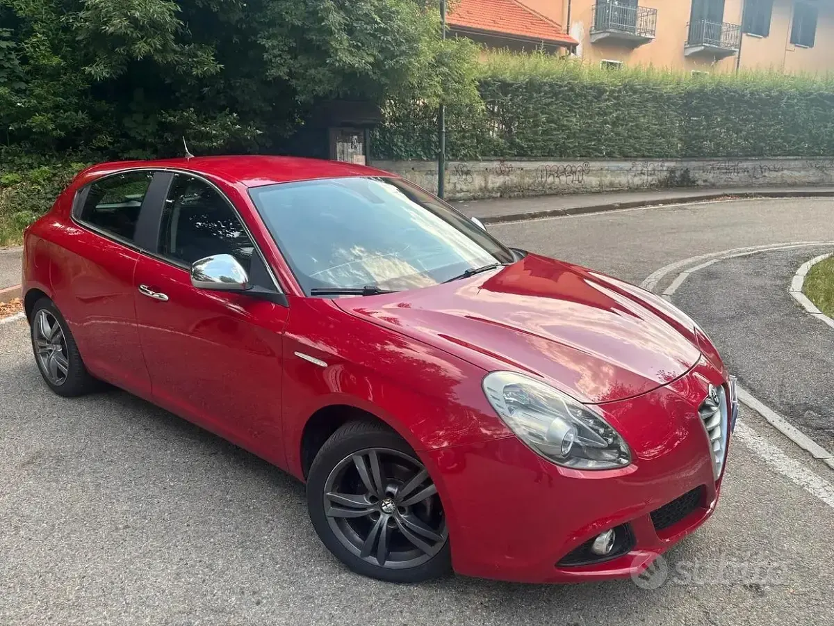 Usata Alfa Romeo Giulietta 105 CV (77 kW) 2014 Rosso Utilitaria
