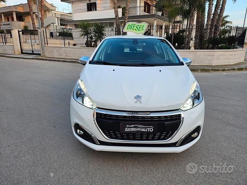 Usata Peugeot 208 Allure 100 CV (73 kW) 2016 Bianco Utilitaria