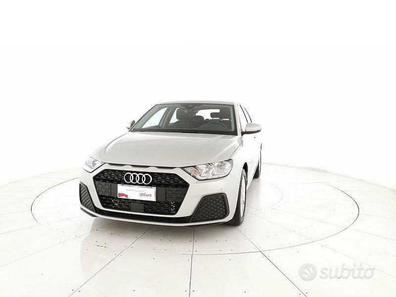 Grigio Nuova 2025 Audi A1 Sportback Business Due volumi | 27.900 € (Ottimo prezzo) - Immagine 1/4