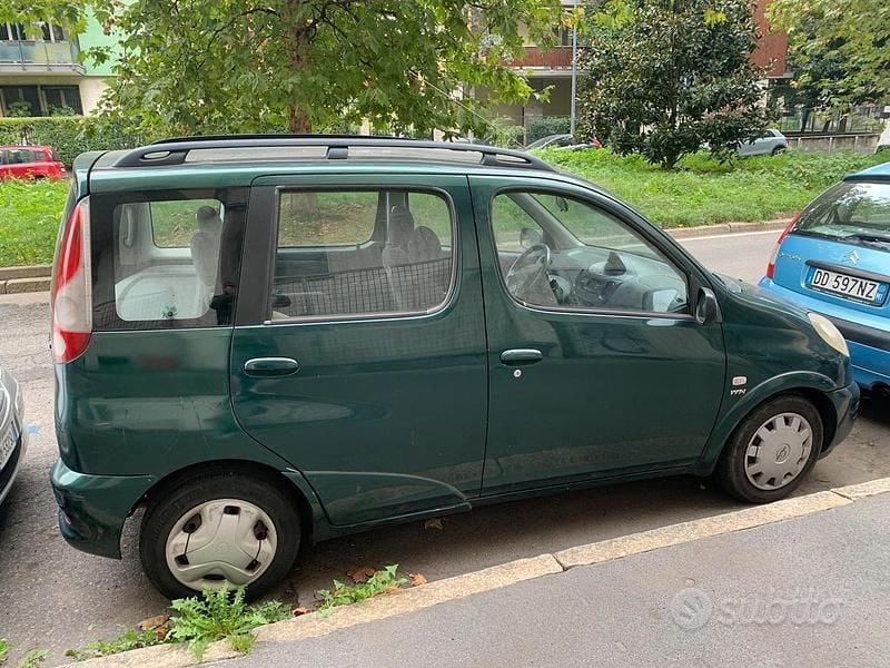 Usata Toyota Yaris Verso Sol 86 CV (63 kW) 2001 Verde Monovolume
