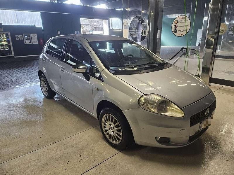 Usata Fiat Grande Punto Dynamic 77 CV (56 kW) 2009 Utilitaria