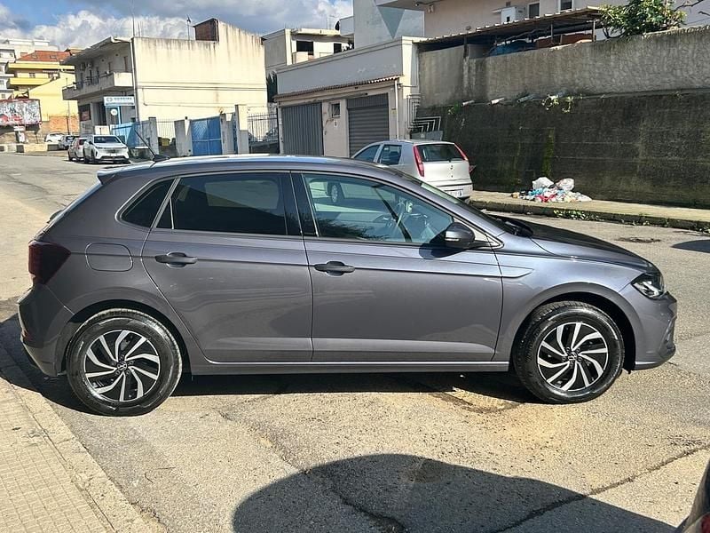 Usata VW Polo Life 95 CV (69 kW) 2024 Viola Utilitaria