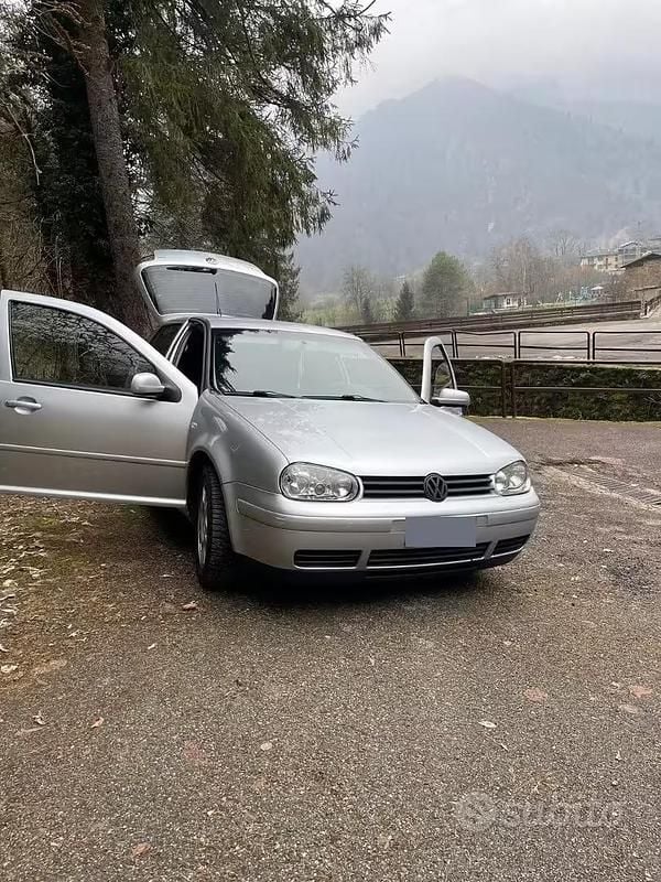 Usado VW Golf IV 105 CV (77 kW) 2001 Gris Berlina
