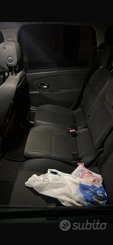 Usata Renault Scénic III XMOD 102 CV (75 kW) 2010 Nero Monovolume