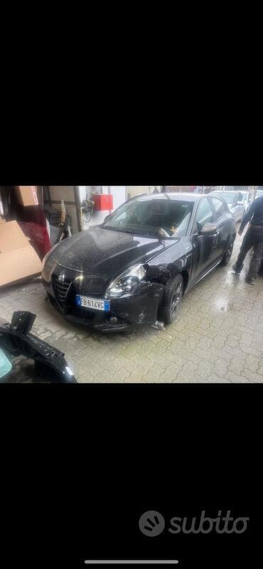 Usato 2015 Alfa Romeo Giulietta 1.4 Benzin 120 CV (2.800 €)