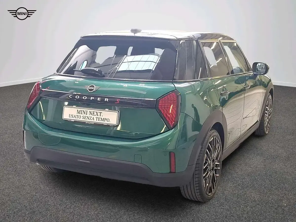 Usata Mini Cooper Favoured 150 kW (204 CV) 2025 Verde Utilitaria