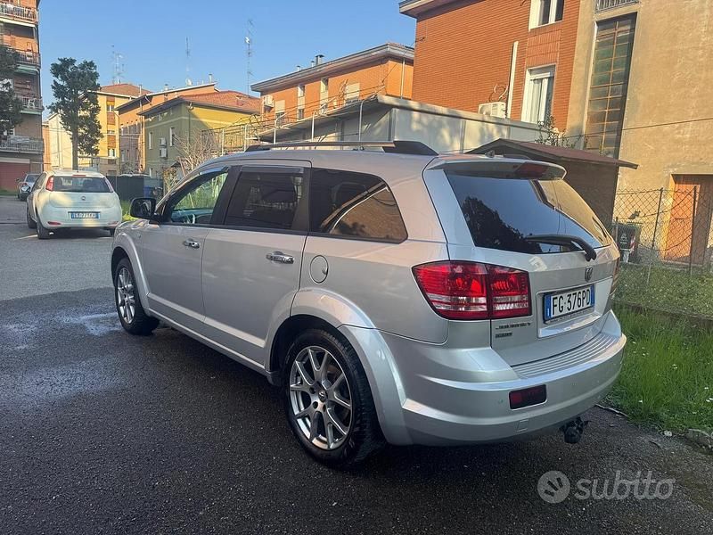 Usata Dodge Journey 140 CV (102 kW) 2008 Grigio SUV