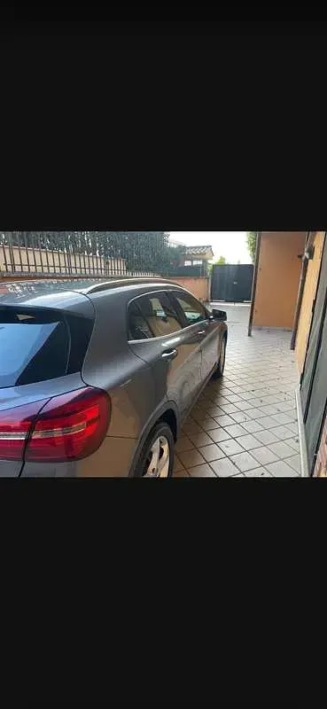 Usata Mercedes GLA200 136 CV (100 kW) 2018 Grigio SUV