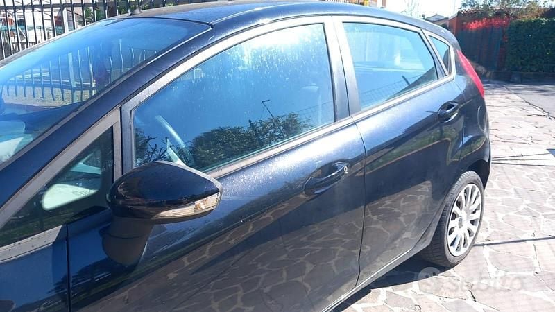 Usata Ford Fiesta 71 CV (52 kW) 2011 Nero Utilitaria