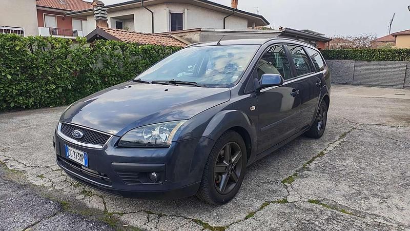 Usata Ford Focus 114 CV (83 kW) 2007 Grigio Station wagon