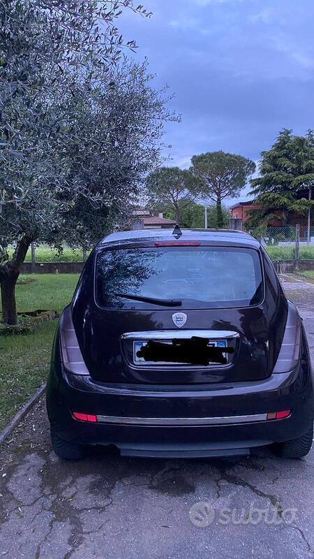 Usato 2008 Lancia Ypsilon Benzin (4.000 €)