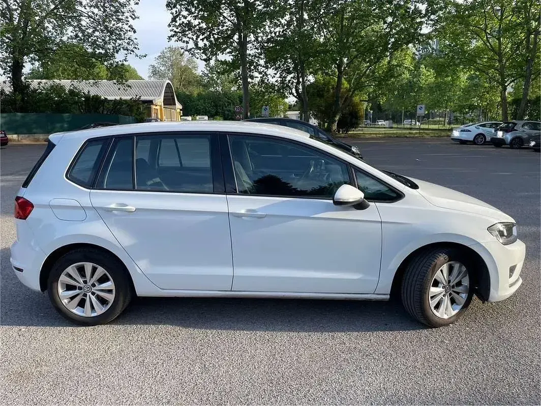 Usata VW Golf Sportsvan Comfortline 110 CV (80 kW) 2015 Bianco Monovolume