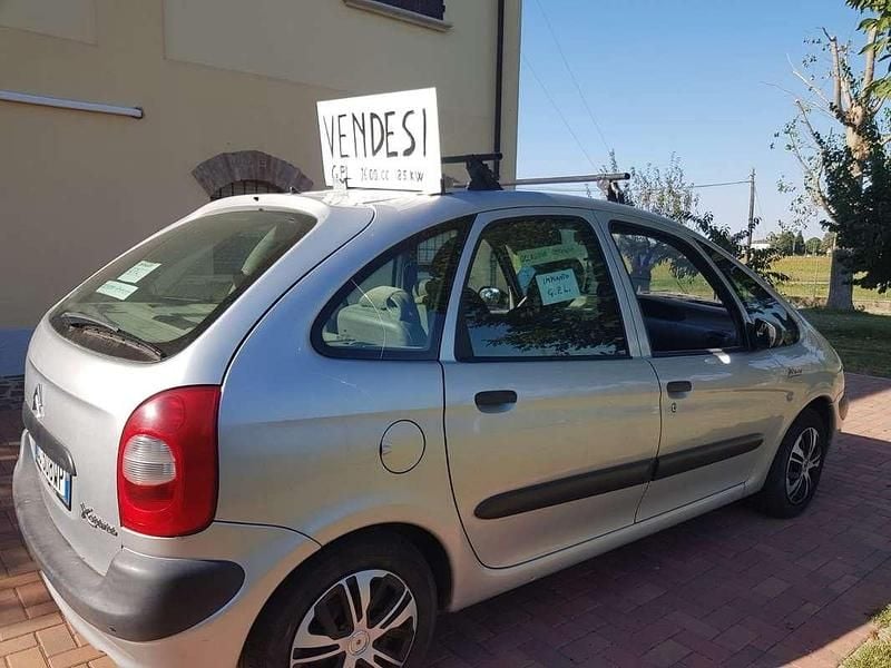 Usata Citroën Xsara Picasso Attraction 95 CV (69 kW) 2002 Argento Monovolume