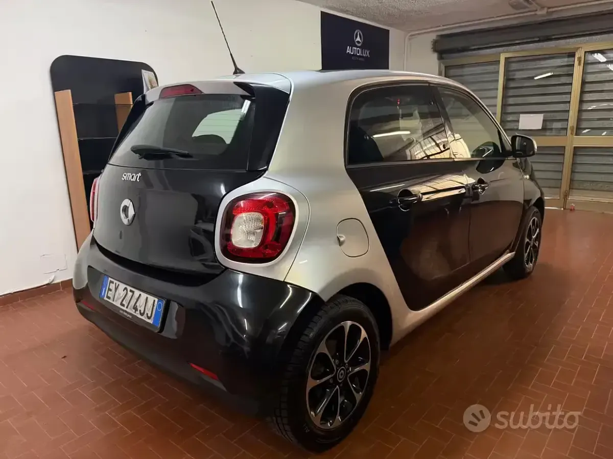 Usata Smart ForFour Prime 71 CV (52 kW) 2015 Nero Utilitaria