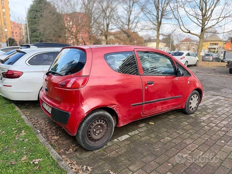 Usata Mitsubishi Colt Inform 75 CV (55 kW) 2006 Rosso Berlina