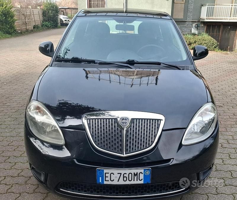 Usata Lancia Ypsilon 60 CV (44 kW) 2010 Nero Utilitaria