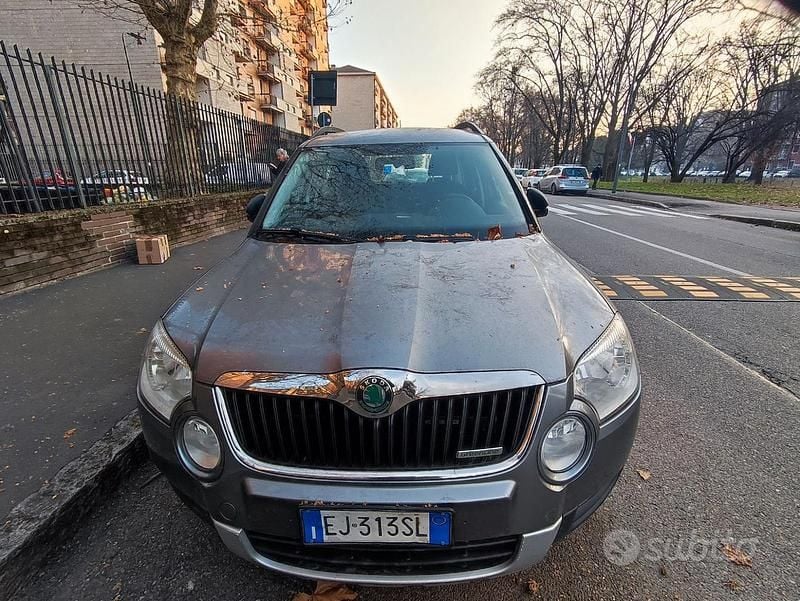 Usata Skoda Yeti 105 CV (77 kW) 2011 Grigio SUV