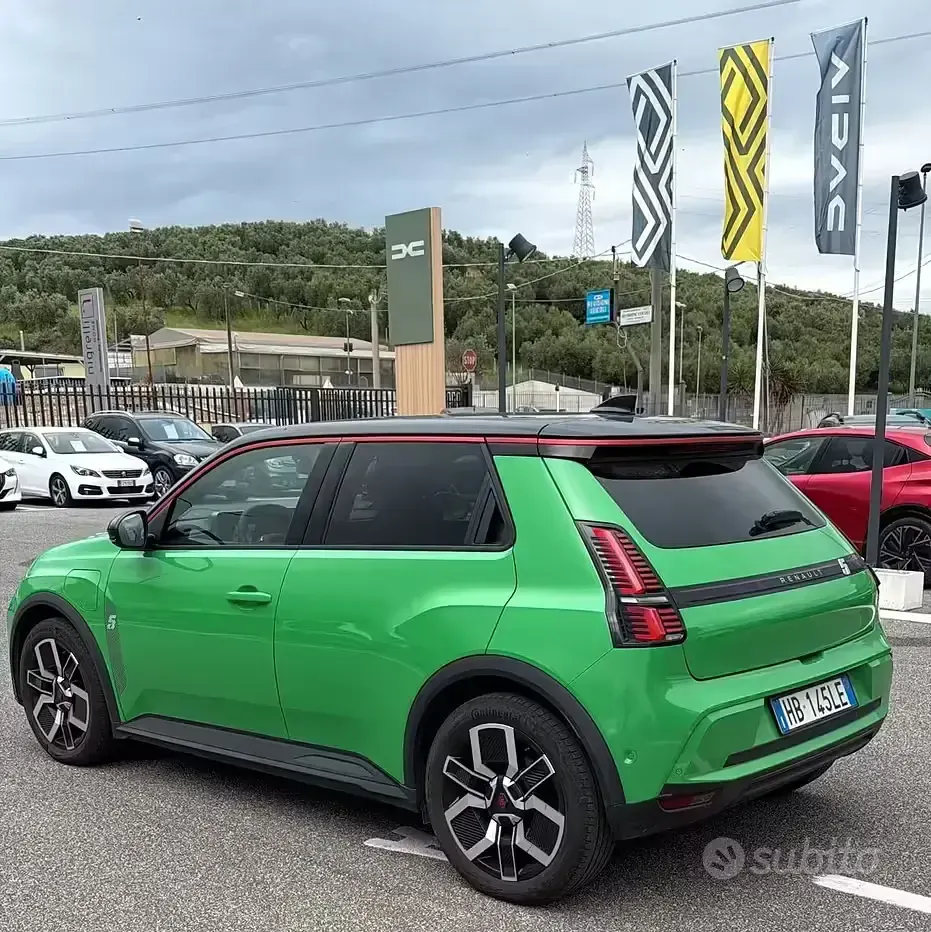Occasion Renault 5 E-Tech Komfort 77 kW (106 PK) 2025 Groen Sedan