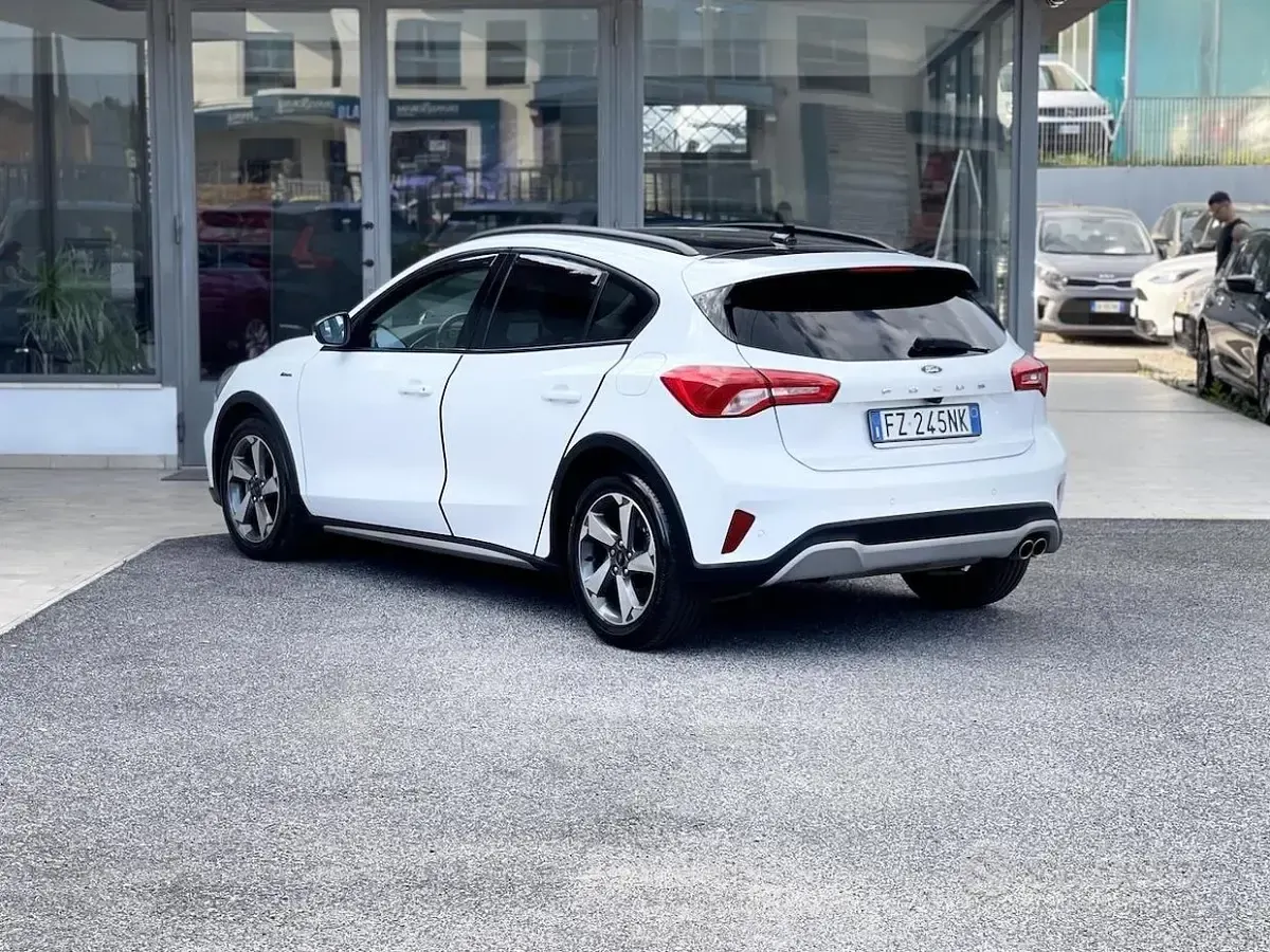Usata Ford Focus 125 CV (91 kW) 2019 Bianco Berlina