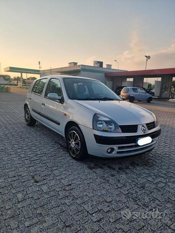 Usata Renault Clio II 2002 Berlina