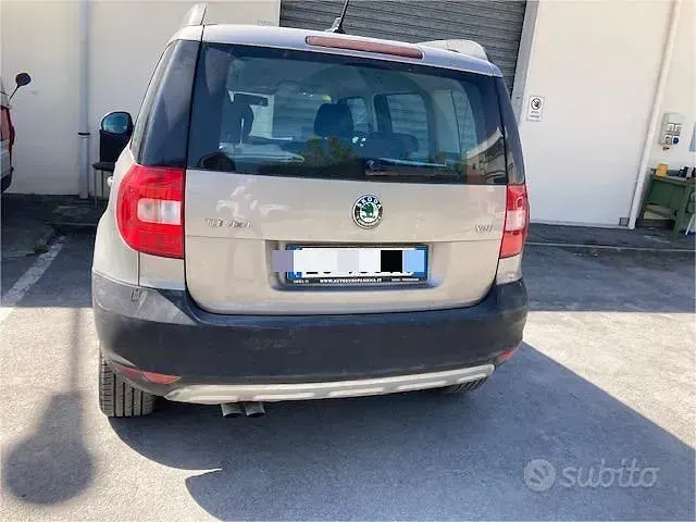 Usata Skoda Yeti 140 CV (102 kW) 2010 Grigio SUV