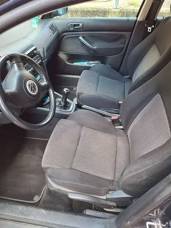 Usata VW Golf IV Highline 105 CV (77 kW) 2000 Bluazzurro Berlina