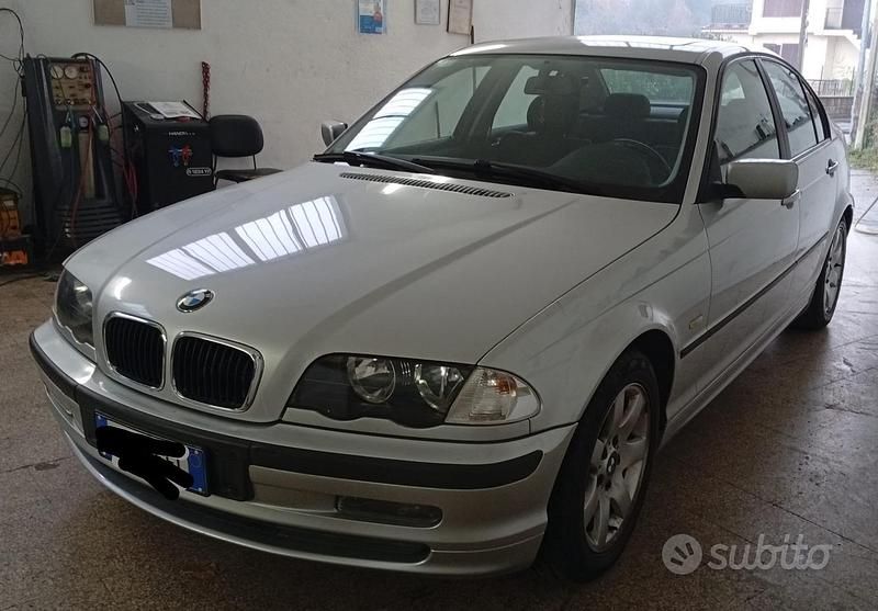 Usata BMW 318 2000 Grigio Berlina