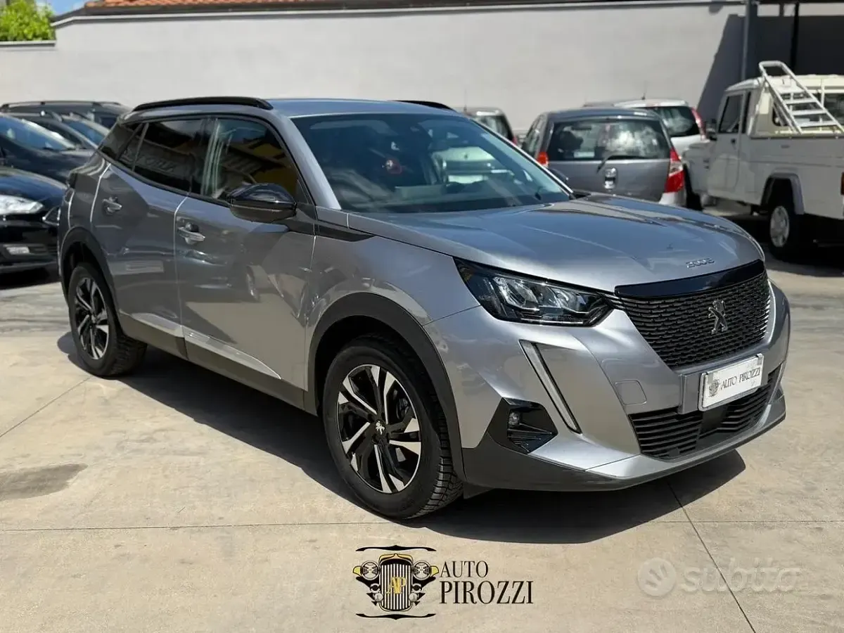 Usata Peugeot 2008 Allure 130 CV (95 kW) 2022 Grigio SUV