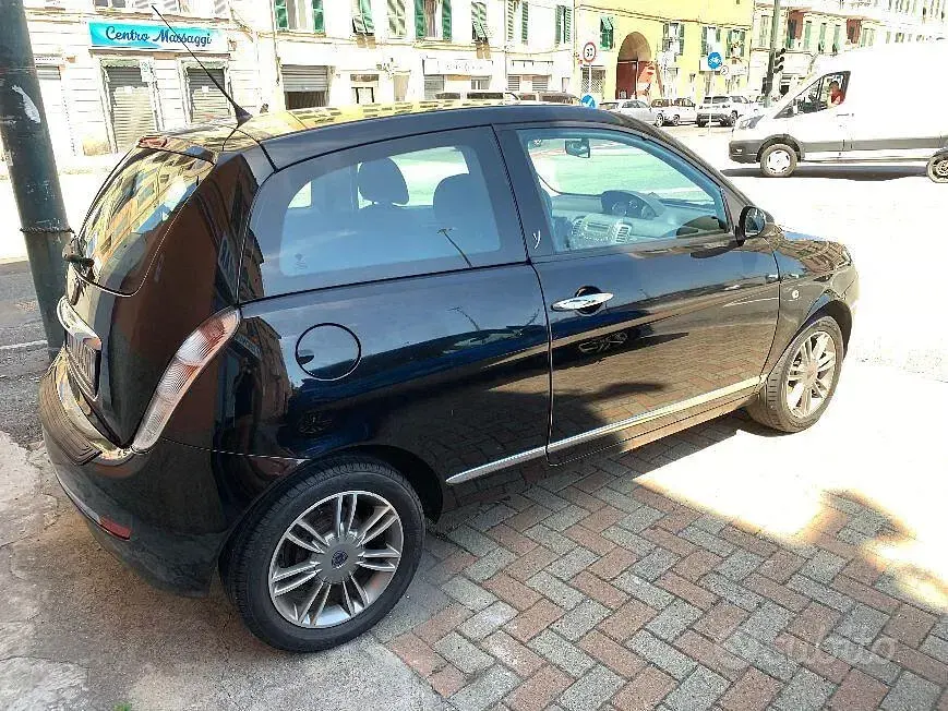 Usata Lancia Ypsilon 60 CV (44 kW) 2009 Nero Utilitaria