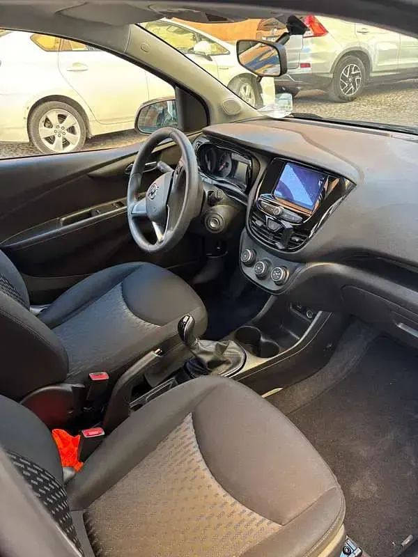 Usata Opel Karl Rocks 73 CV (53 kW) 2018 Nero Utilitaria