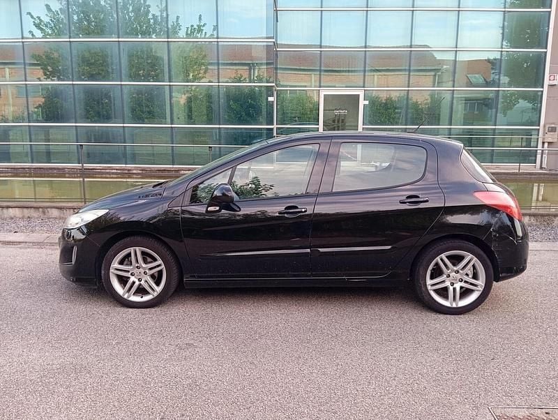 Usata Peugeot 308 Active 111 CV (81 kW) 2011 Nero Berlina