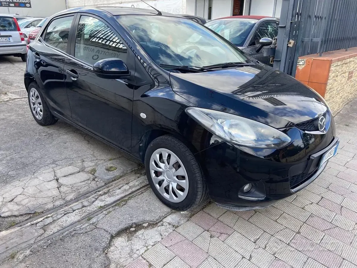 Usata Mazda 2 75 CV (55 kW) 2010 Nero Utilitaria