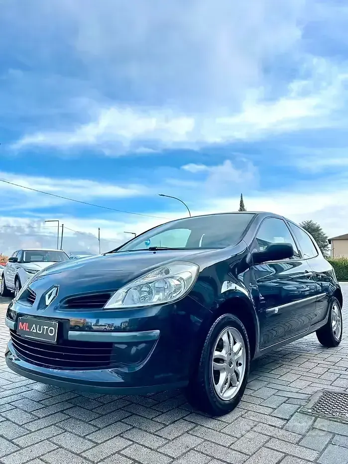 Usata Renault Clio II Dynamique 75 CV (55 kW) 2006 Nero Berlina