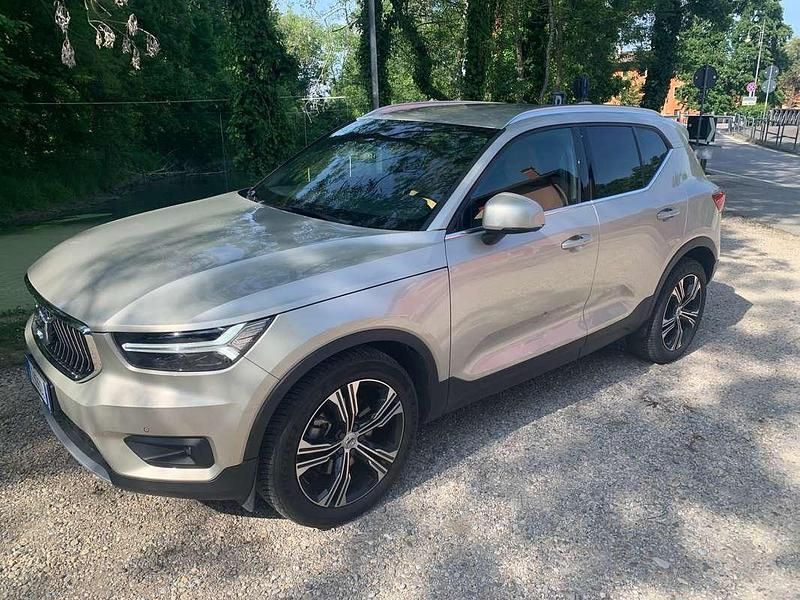 Usata Volvo XC40 Inscription 190 CV (139 kW) 2018 Oro SUV