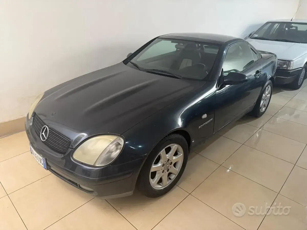 Usata Mercedes SLK200 193 CV (141 kW) 1997 Blu Cabrio