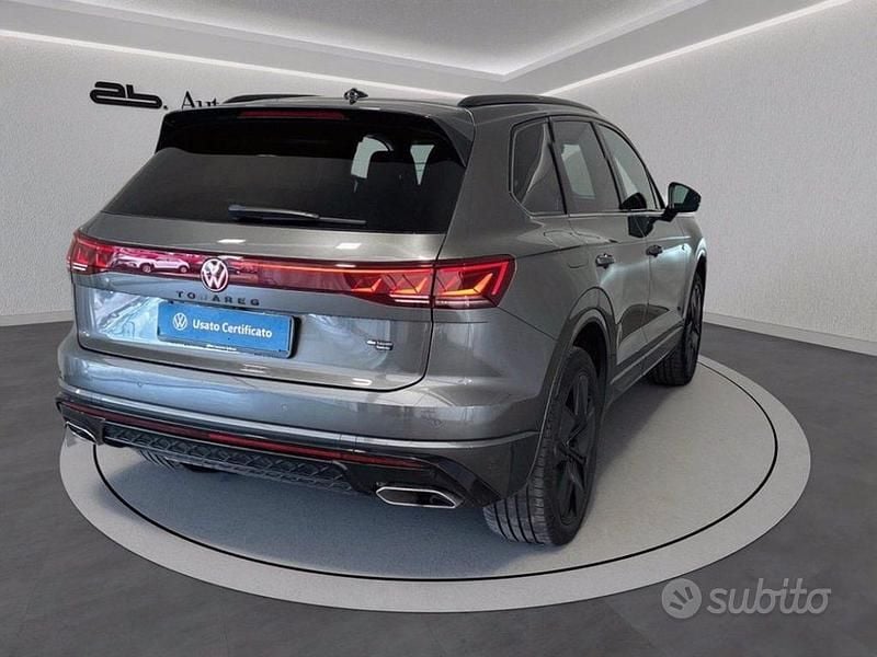 Usata VW Touareg R-line 231 CV (169 kW) 2024 Silizium grey metallizzato SUV