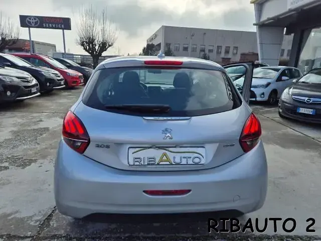 Usata Peugeot 208 Allure 75 CV (55 kW) 2016 Argento Utilitaria