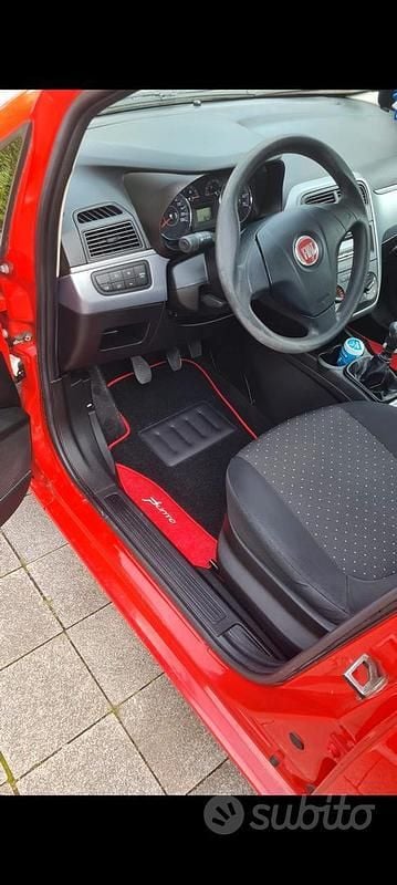 Usata 2009 Fiat Grande Punto Due volumi | 2200 € (Super prezzo) - Immagine 1/4