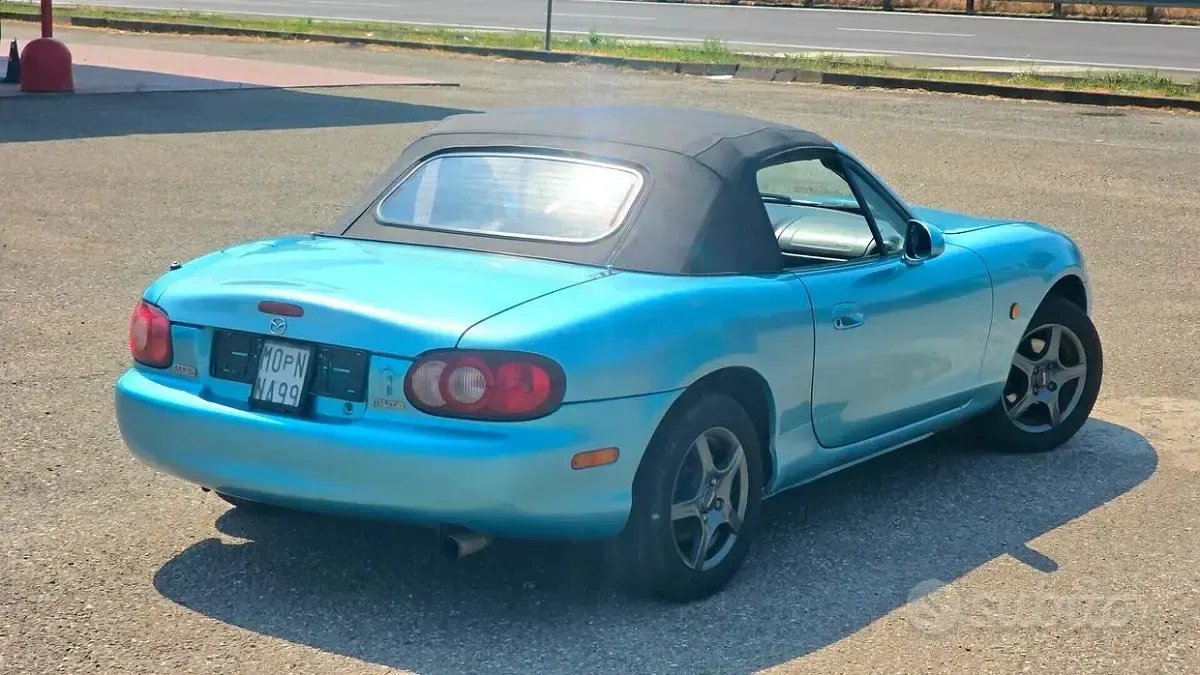 Usata Mazda MX5 110 CV (80 kW) 2003 Bluazzurro Cabrio