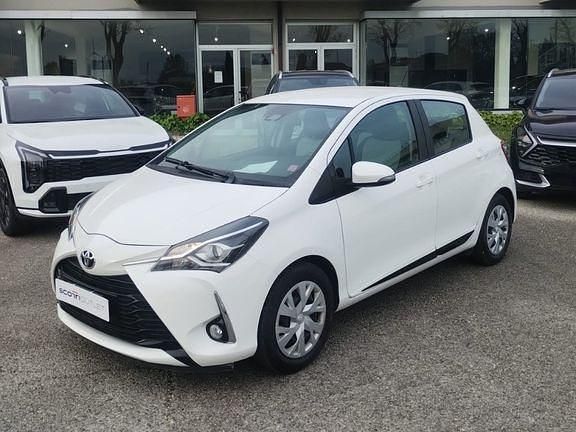 Usata Toyota Yaris Cool 72 CV (52 kW) 2018 Bianco Berlina