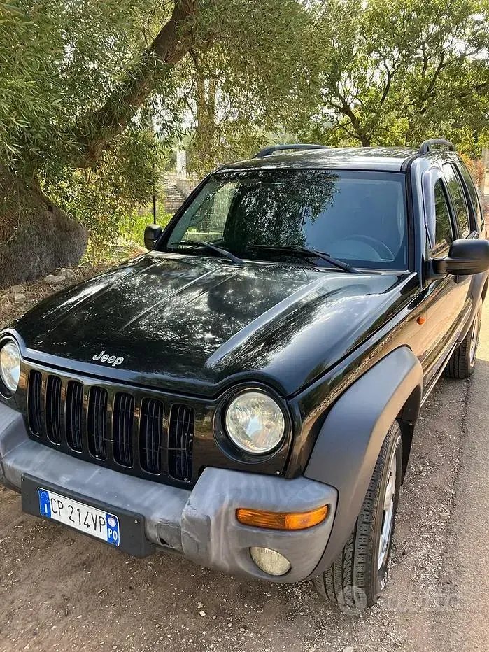 Usata Jeep Cherokee 143 CV (105 kW) 2004 Nero SUV