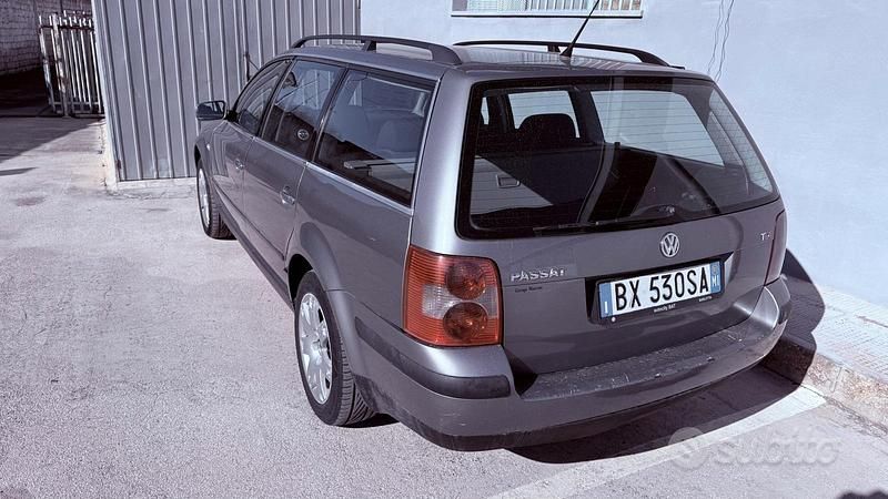 Usata VW Passat 130 CV (95 kW) 2001 Grigio Station wagon