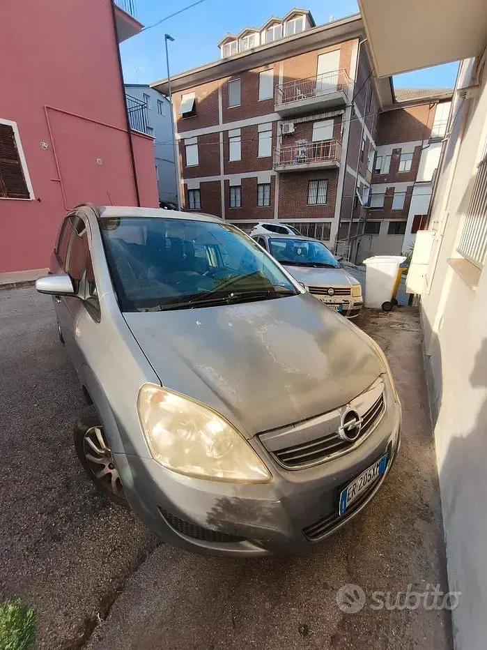Usata Opel Zafira 94 CV (69 kW) 2008 Grigio Monovolume